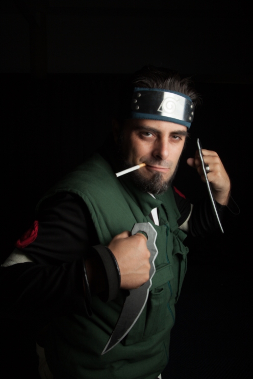 "I like the most about asuma is that he not only is strong, manly but he also truly represents and undeestands the "will of fire" in the leaf vilage better than anyone else" Cosplayer: Miguel Lima Character: Asuma Sarutobi⠀ From: Naruto⠀ Photographer: @cosweplayproject, @jaycaboz and @carynsadventuretime⠀
