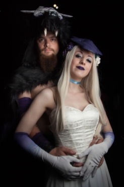 "We like the character(s) because they complete each other. " Cosplayers: Oh Hai Maru Cospleh Characters: Kindred - Wolf and Lamb From: League of Legends Photographer: @cosweplayproject, @jaycaboz