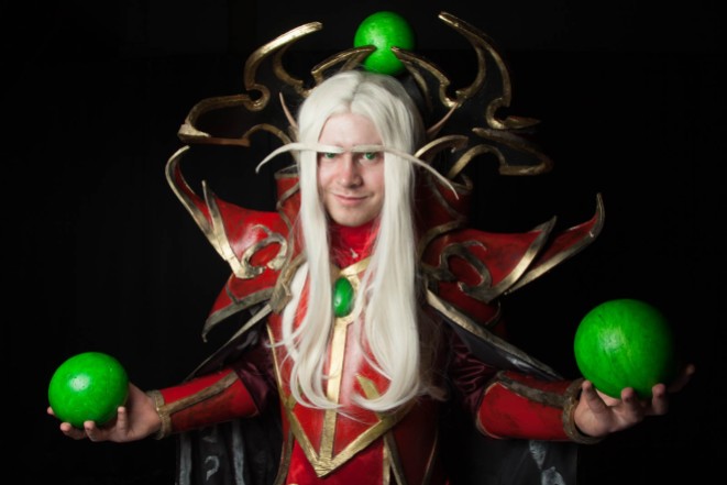 "I love that he was willing to sacrifice everything he was just to help his people through their hardest time." Cosplayer: Captain Kawaii Cosplay Character: Kael'thas "Kael"Sunstrider From: World of Warcraft Photographer: @cosweplayproject, @jaycaboz and @carynsadventuretime